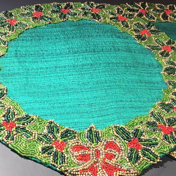 Vtg. 2 Christmas Green Satin & Glass Beads Linen Table Toppers - Picture 12 of 16